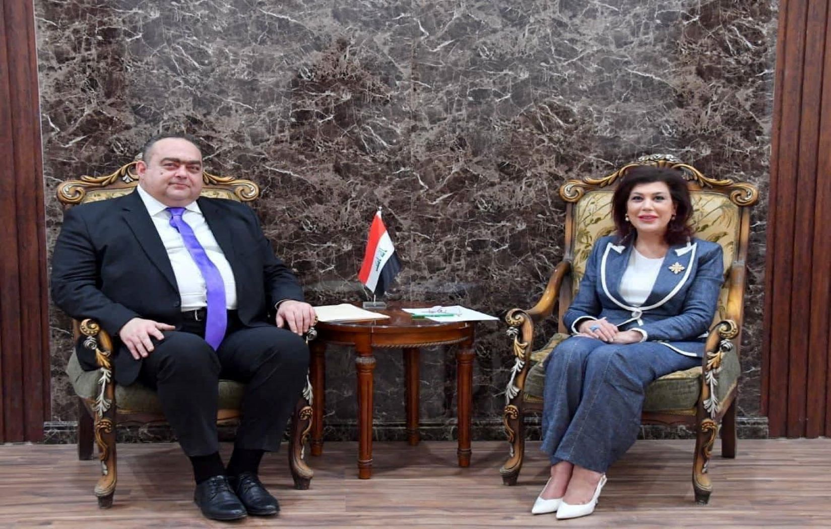 رئيسة دائرة أوروبا تلتقي السفير الرومانيّ لدى العراق